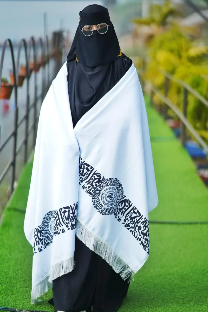 চায়না ক্যালিগ্রাফি শাল সাদা